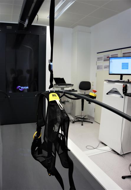 Laufband mit Bildschirm, auf dem Spiele eingeblendet werden. | Foto: Ricarda Stengg