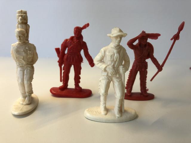 Besonders beliebte Verkaufsbeigaben waren Wildwest-Figuren nach Karl May.