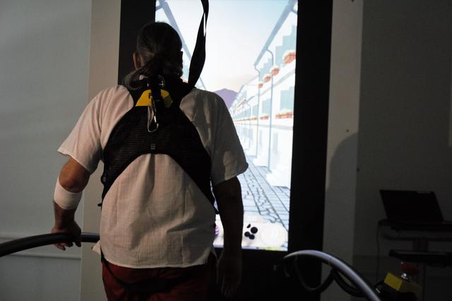 Laufband mit Spielen, um Bewegungsabläufe zu kontrollieren. | Foto: Ricarda Stengg