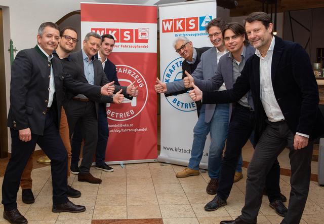 Beim Kfz-Stammtisch in Eugendorf im Bild von links: Gregor Steinkellner (Garanta Versicherung), Daniel Lampelmaier (Autohaus Lampelmaier/Mattsee), Josef Nußbaumer (Obmann Salzburger Landesgremium Fahrzeughandel), David Jochimstal (Wirtschaftskammer Salzburg), Herbert Neuhauser (Innungsmeister Salzburger Kfz-Techniker), Markus Frohnwieser (Zweirad Frohnwieser Salzburg), Walter Aigner (Innungsmeister-Stv. Salzburger Kfz-Techniker) und Wolfgang Hiegelsperger (Wirtschaftskammer Salzburg)
 | Foto: Neumayr