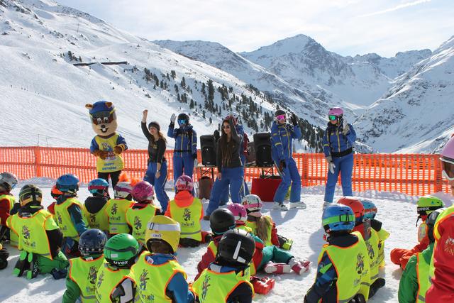 Animation mit Hoppl bei der Skischule Arlberg | Foto: Skisafari Team