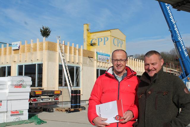 Auf der Baustelle: Manfred Haselberger (links) und Alexander Köppl.