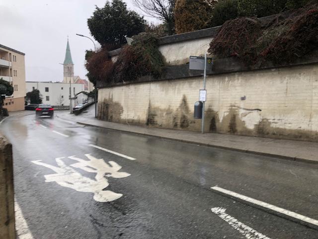Die neue Haltestelle an der Höhenstraße: Die Haltestelle Schlerngasse wurde entschärft.