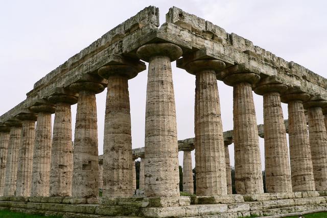 Eindrucksvoller griechischer Tempel in Paestum am Golf von Salerno!