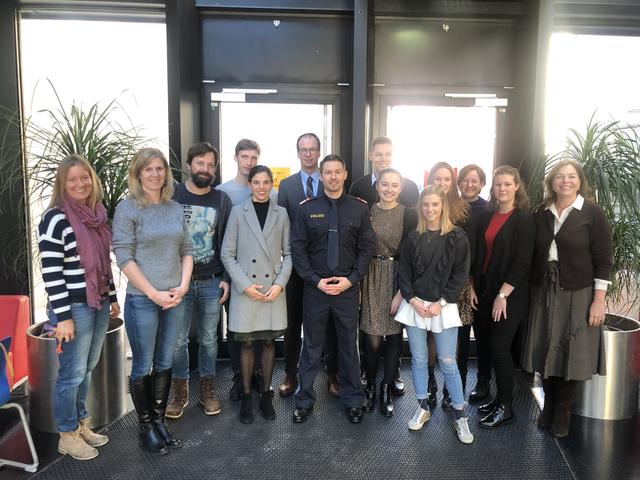 Haus zum Kennenlernen fr die Allgemeinheit geffnet: Kin- Association) besttigt, die fremdsprachliche Ausbildung ist nach UNI-. Watch out - FH Kufstein