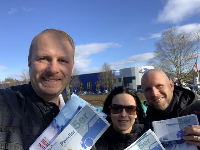 Der "Pendler-5er" der FPÖ Bezirk Voitsberg, hier vor dem Sebring-Werk in Voitsberg | Foto: KK