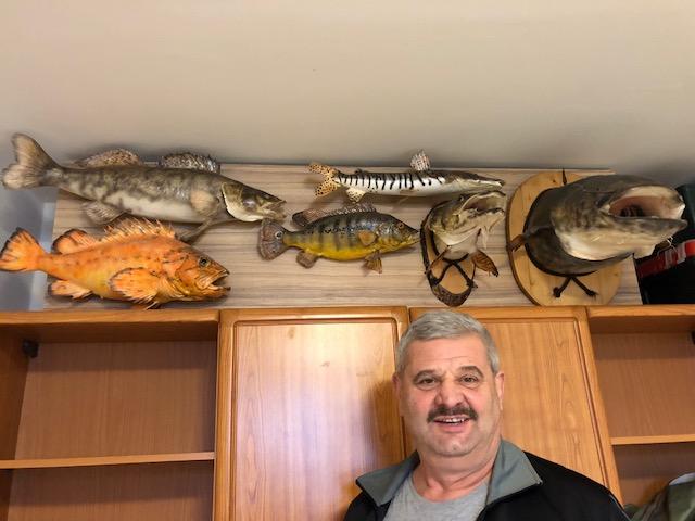 Friedrich Brückler und seine teils ausländischen Fisch-Trophäen | Foto: Karin Kerzner