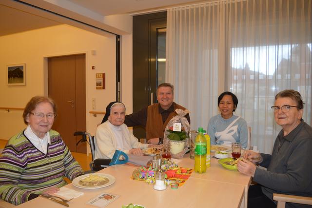v.l.n.r.: Ehrenbürgerin von Baumgartenberg Schwester M. Benedicta Freigaßner, Schwester M. Augustina Schwarz , Bgm. Erwin Kastner, philippinische Begleiterin und Schwester M. Theresia Pönner | Foto: Marktgemeinde Baumgartenberg