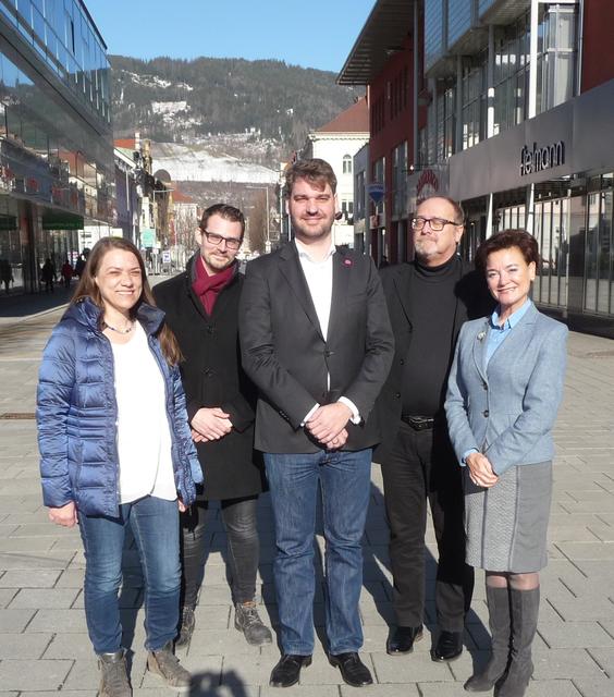 Fünf Mitglieder des sechsköpfigen Neos-Teams, das mit vielen Ideen in die Gemeinderatswahl 2020 in Leoben geht: Elfi Unterweger, Benjamin Ralph, Ries Bouwman, Gerhard Wohlfahrt und Sabine Unterkofler (v.l.).  | Foto: Astrid Höbenreich-Mitteregger