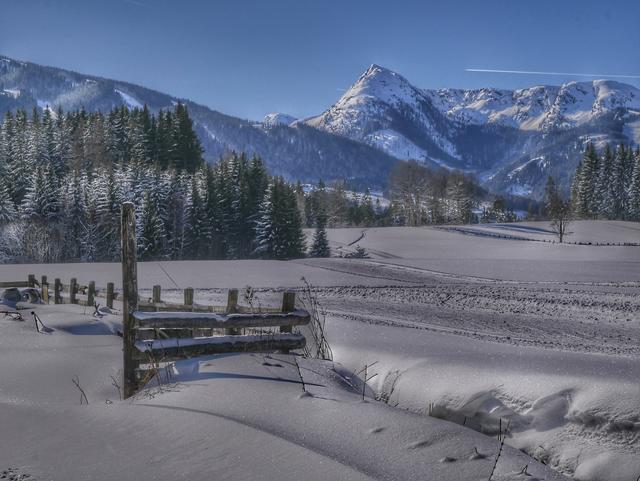 Blick vom Ramsauer Plateau hinüber zu den Schladminger Tauern