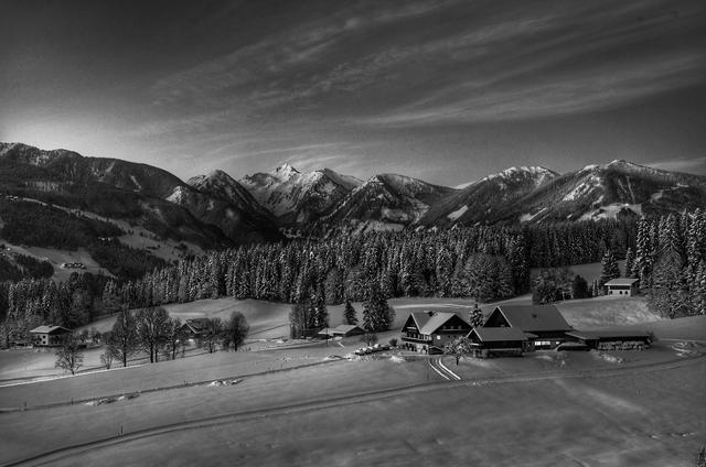 Sonnenaufgang vom Balkon aus und in S/W umgewandelt