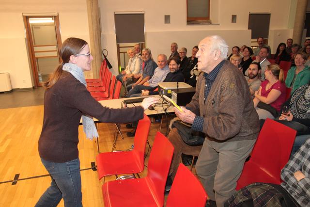 Nach der Pause verloste Verena Jeitler eine Wander-DVD