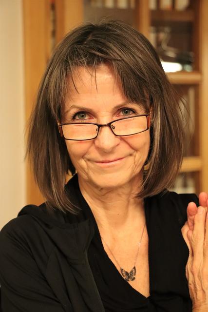 Judith Frewein stellt mit einem Dutzend Künstlern bei der Gratkorner Künstlermesse am 22. Februar aus. Ihre Stärke ist das Malen von Augen, in die sie Charakter und Botschaften legt. | Foto: Edith Ertl
