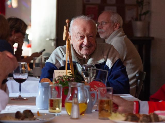 Da kommt auch so mancher Nachbar auf ein Gläschen vorbei, um sich von Musik und guter Laune einfangen zu lassen. | Foto: Regina Courtier