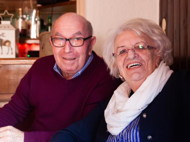 Altobmann der Siedlung Neugbäude, Alfred Koll und Anita Krieger sorgen für Stimmung. | Foto: Regina Courtier