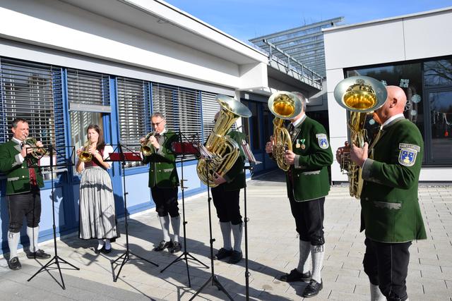 Begrüßung durch die Bläsergruppe unter der Leitung von Josef Franz Polz Lari 