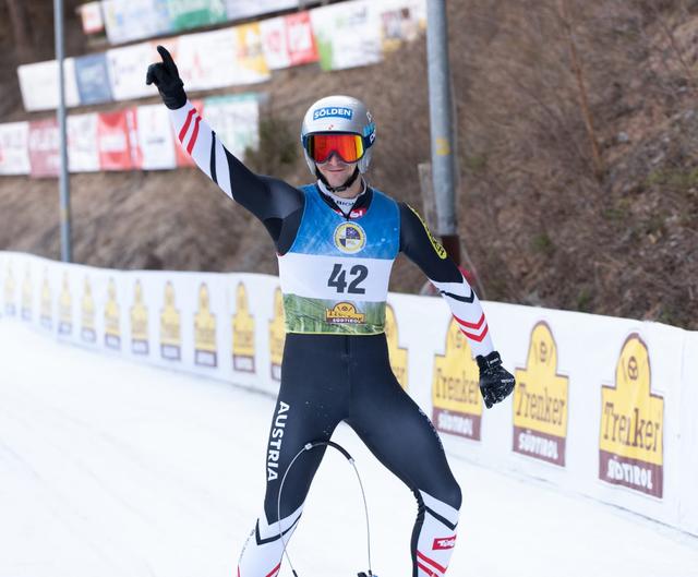 Thomas Kammerlander hat allen Grund zum Jubeln: Er kommt als Gesamtführender zum Weltcupfinale nach Umhausen. | Foto: Miriam Jennewein