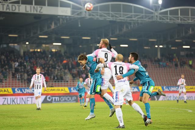 Joa Klauss fixierte mit seinem Kopfball-Tor das 1:0 gegen den SK Puntigamer Sturm Graz.