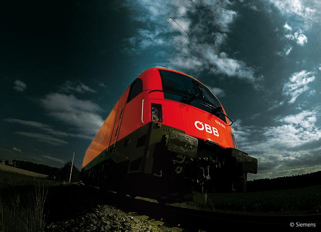 Wegen des Sturms über Österreich sind bereits einige Verbindungen im Bahn- und Flugverkehr gestrichen worden.