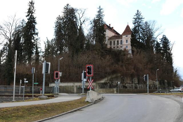 Bei dieser Eisenbahnkreuzung ist Gefahr in Verzug. Sie wird am Dienstag in der Nacht komplett gesperrt. | Foto: Lederer