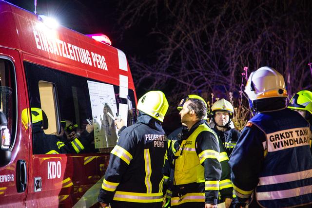Großeinsatz der Feuerwehr in Perg: Brand auf einem Bauernhof in Tobra