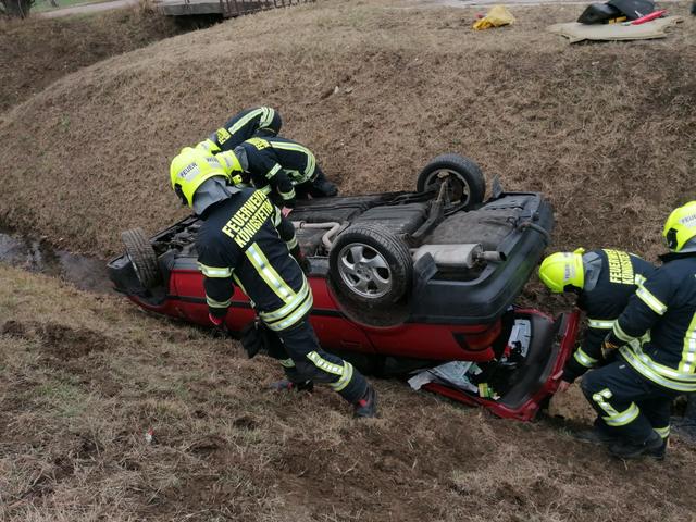 Schwerer Verkehrsunfall in Königstetten. | Foto: FF Königstetten