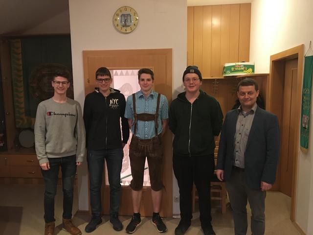 Stefan Pachner, Thomas Prieschl, Lukas Tomaschko, Paul Sauerkrenn, und Hauptmann Claus Helmhart (v. l.). | Foto: Foto: Grubmüller