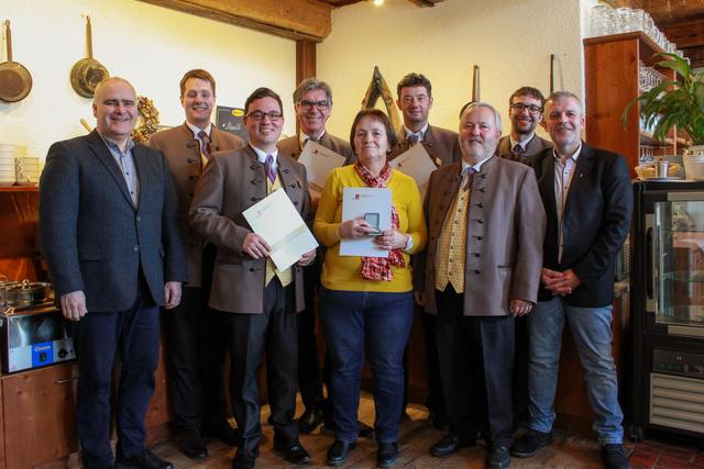v.l.n.r. Vzbgm. Thomas Dim, Obmann Florian Gärner, Gerald Hirtenlehner, Dietmar Fellner, Anneliese Aspetsberger, Franz Sensenberger, Walter Aspetsberger, Lukas Springer, Bezirksobmann Roland Fellner