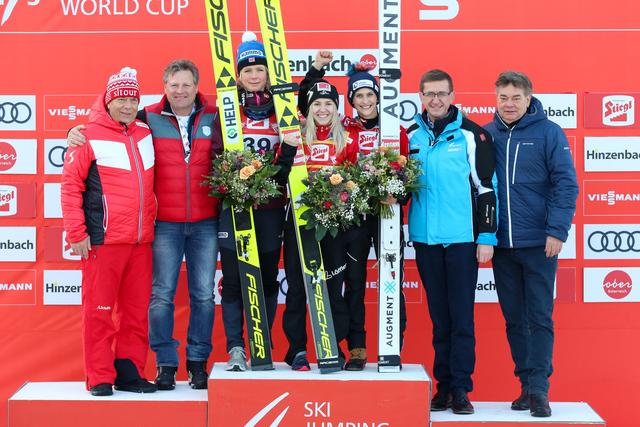 ÖSV-Präsident Peter Schröcksnadel, UVB-Präsident Bernhard Zauner, Maren Lundby, Chiara Hölzl, Eva Pinkelnig, Landesrat Markus Achleitner, Sportminister Werner Kogler. | Foto: UVB Hinzenbach/Dietmaier