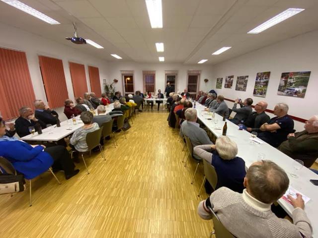Voller Saal bei der Mitgliederversammlung - Seminarraum der FF Spital am Semmering
