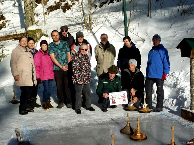 Gemeinsames Eisstockschießen der Bad Ischler Funkamateure am Grundlsee.