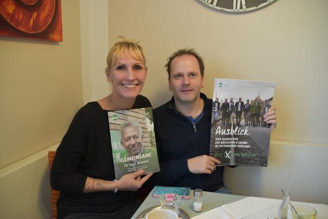 Claudia Nikollaj (l.) und Martin Aschauer waren für die Wahlkampagne der UHL in Tattendorf verantwortlich.  | Foto: E. Schmidbauer