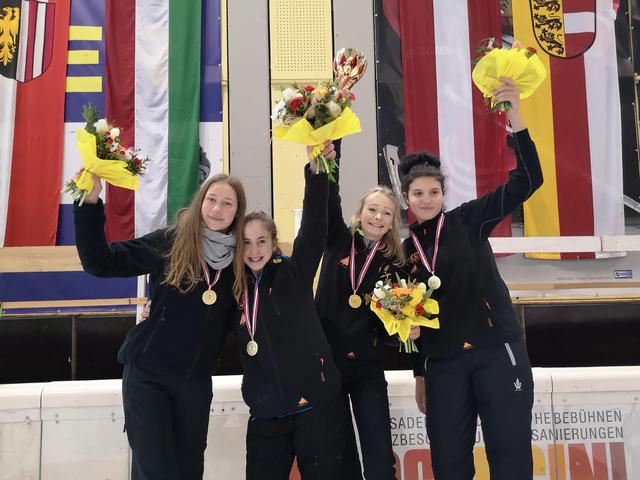 Gold und Österreichische Meister: die U19-Mädels Chiara Wade, Marion Luggin, Jana Lucic und Lara Kreßl (v.l.)