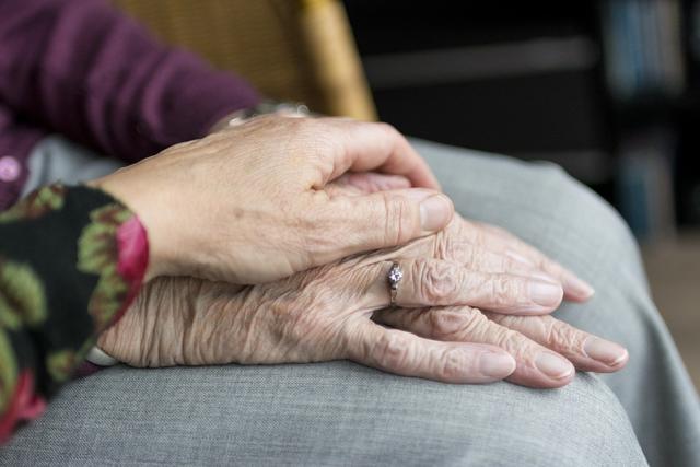 Pflege: Statt 40 Stunden soll eine 35 Stunde-Woche gelten, und das bei gleichem Geldbezügen.