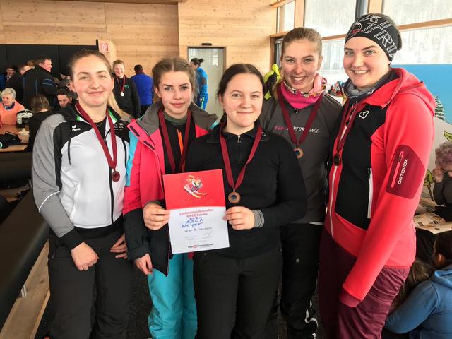 Foto: Sylvia Losbichler
Vlnr.: Andrea Grießer aus Weyer, Lena Mandl aus Hollenstein, Anna Kimmeswenger aus Seitenstetten, Klara Sykora aus Göstling und Melanie Schmuck aus Gresten
