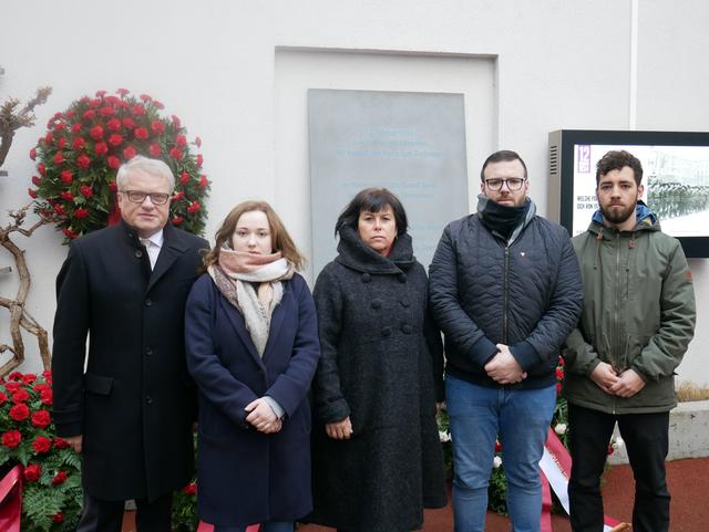 v. l. n. r.: Bürgermeister Klaus Luger, SJ-Frauensprecherin Eva Reiter, Landesparteivorsitzende Birgit Gerstorfer, Vorsitzender der oö. Freiheitskämpfer Samuel Puttinger, SJ-Landessekretär Thomas Pilgerstorfer
