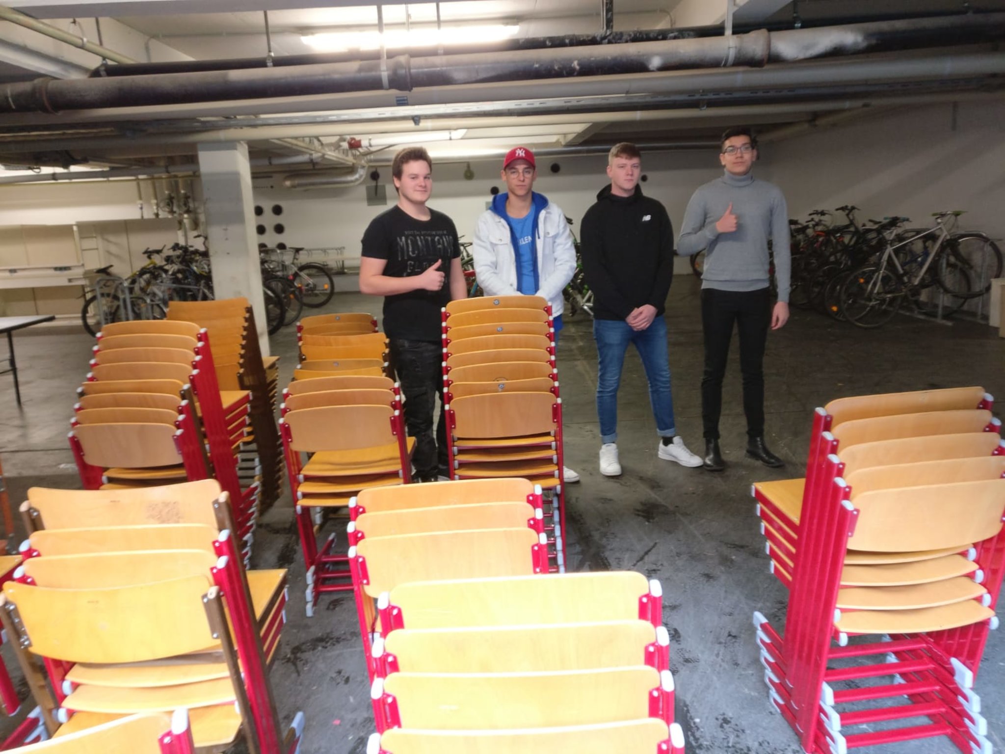 "Osthilfe": HTL Wels unterstützt Schulen in Moldawien mit Sesseln