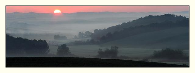 Bild 02: Sonnenaufgang Ende April | Foto: © by Helene Kramarcsik