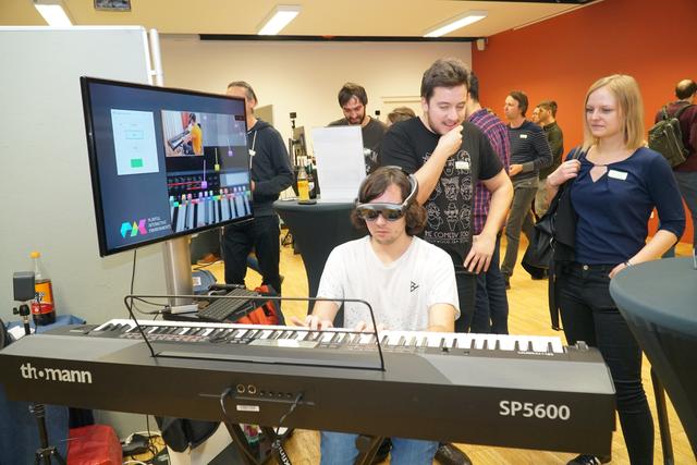 Klavierspielen lernen einmal anders - mit Magic Keys, entwickelt von Student Dominik Hackl (Interactive Media). | Foto: FH OÖ