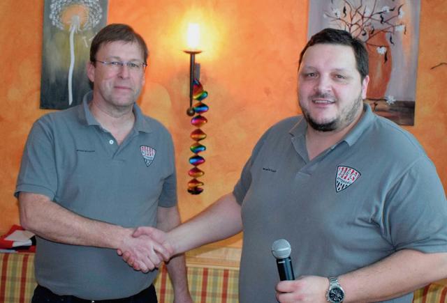Neuwahl beim UFC Attergau: Manfred Mayrhofer (r.) folgt Helmut Hüttmaier als Obmann nach.