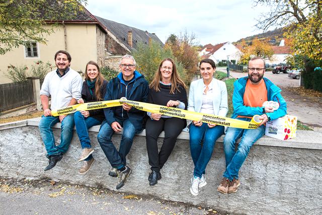 Sebastian Streibel (Ideenladen), Eva Kraler (nonconform), Kurt Farasin (GR Furth), Gudrun Berger (Bgm. Gde. Furth), Katharina Dichtl (Gde. Furth), Frater Andreas (Stift Göttweig)