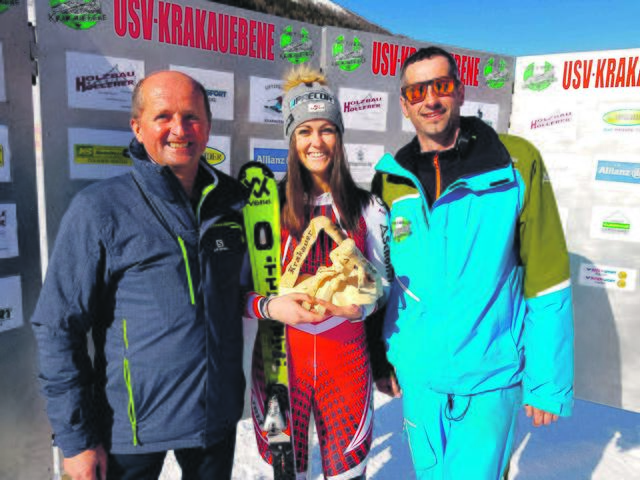Gratulanten. Bürgermeister Gerhard Stolz (l.) und Rennleiter Christian Würger gratulierten der Doppelpack-Siegerin Hannah Köck aus Tirol.