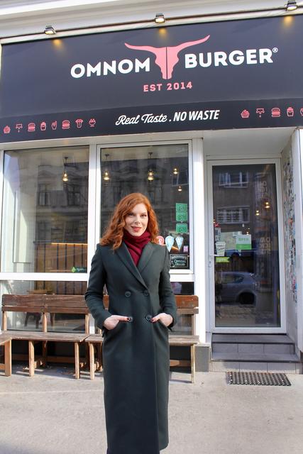 Bei "Omnom Burger" schaut Teresa Vogl gerne vorbei: "Alles bio, köstlich und praktisch, wenn man mal nicht selber kochen will", sagt sie.