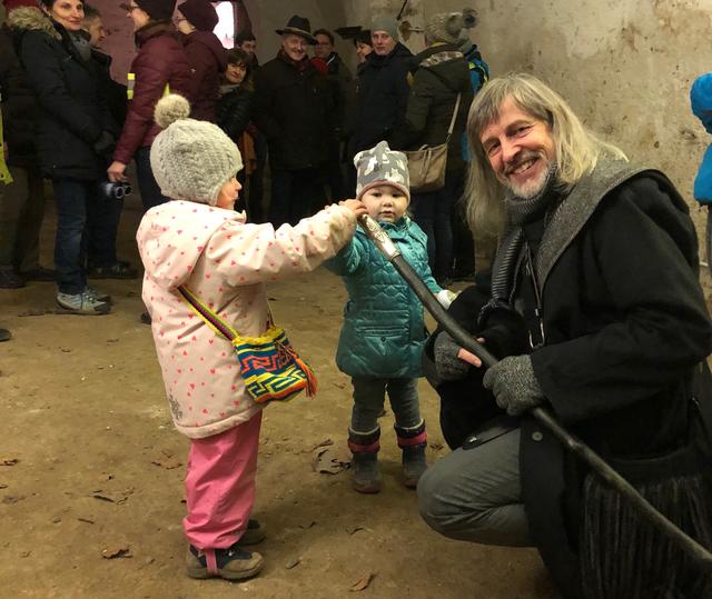 Nachtwächter Hubert Krexhammer führte zum Schloss Steinhaus. | Foto: Steinhauser Bäuerinnenteam