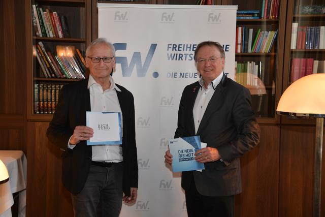 FW-Landesobmann Kommerzialrat Dr. Erich Schoklitsch mit GR Karl Wieser, dem Obmann der Freiheitlichen Wirtschaft Murtal-Murau.  | Foto: Pfister