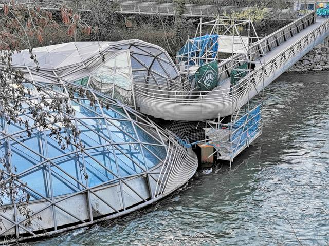 Rammschutz aus Stahl, Grazer Murinsel