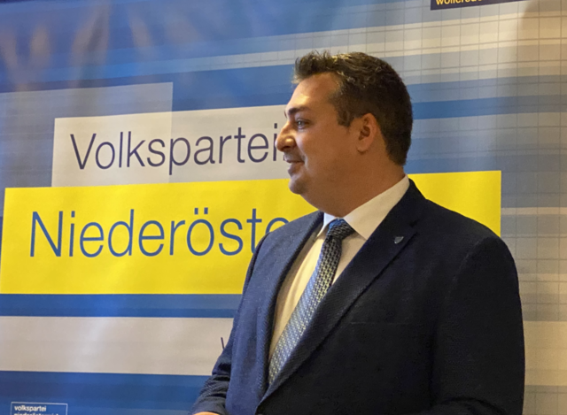 Bgm. Ing. Gustav Glöckler beim Rückblick auf die vergangenen fünf Jahre | Foto: Bauer