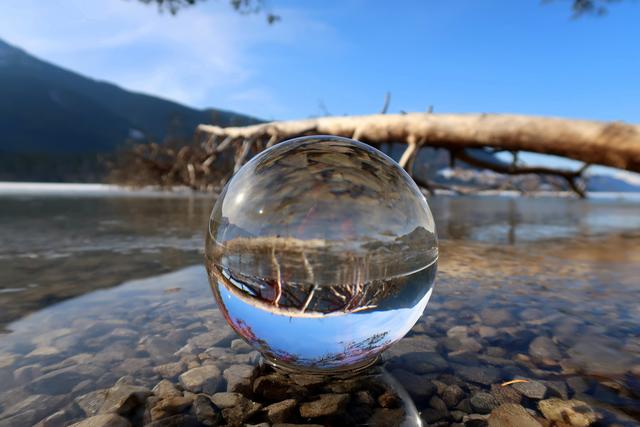 durch die Glaskugel auf den Weißensee gschaut
