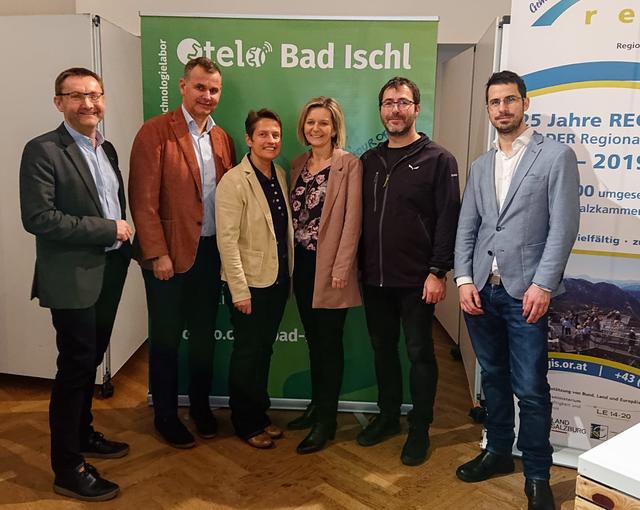 Sehen Digitalisierung als Chance: Johann Baldinger (WKO), Robert Oberfrank (WKO), Julia Stöhr (Certified Digital Consultant), Bürgermeisterin Ines Schiller, Martin Hollinetz (Otelo) und Bernhard Mader (AK).