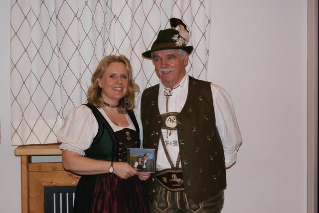 Bettina Brugger und Fritz Rettensteiner stellten als "Hubertus Zwoag'song" ihre neue CD in Scheffau vor.
